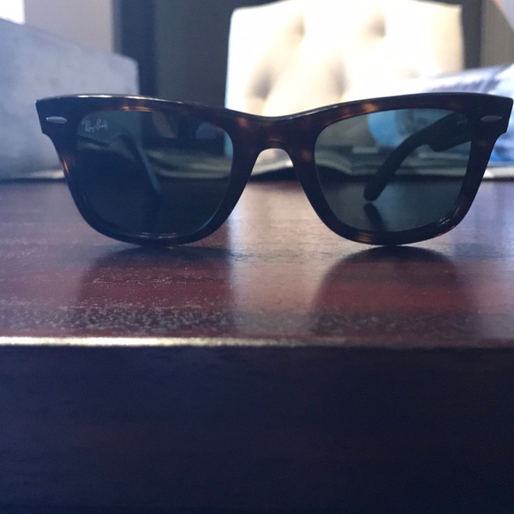 Authentic Rayban Wayfarer sunglasses - Picture 2 of 3